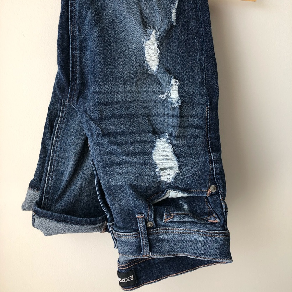 Express Distressed  Crop Jeans💙